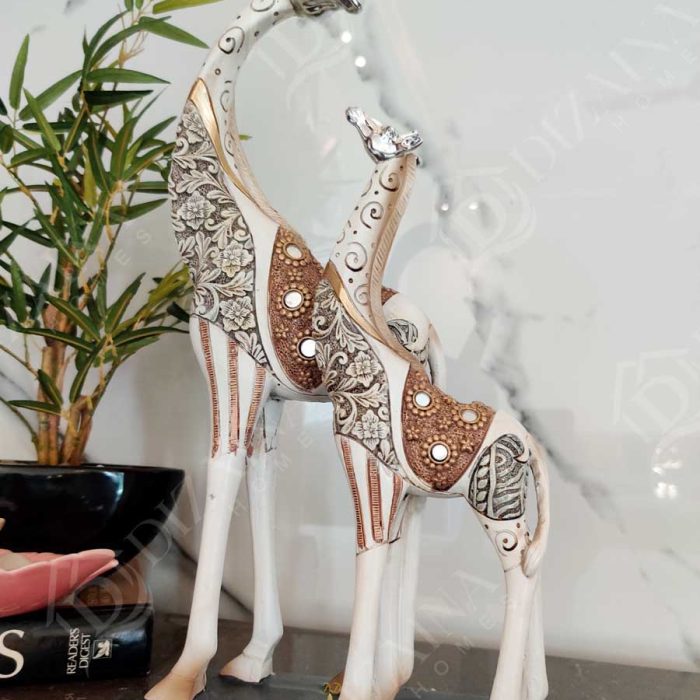 Giraffe Artefact